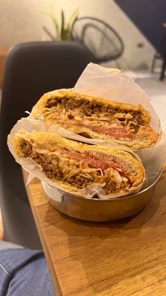 Empanada de Res con Queso